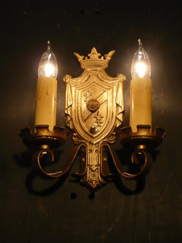 フランス製古色ブラケット　ユリの紋章、壁ブラケット照明、ウォールランプ、ライト　LCB 0221（2）