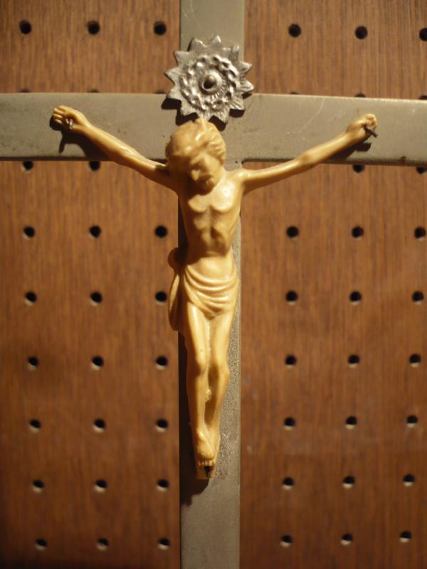宗教用品、置物（シルバークロススタンド、置型の十字架燭台つき）　LCJ 0482（2）
