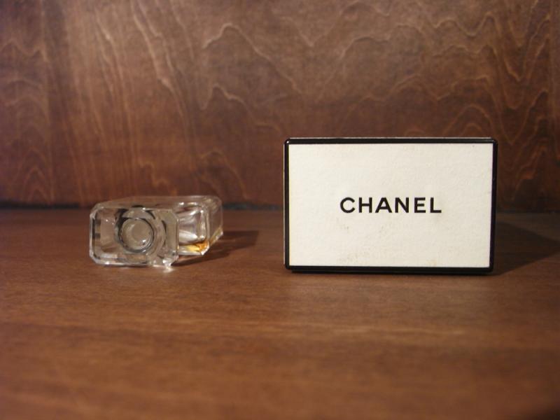 CHANEL N°5 香水瓶、ミニチュア香水ボトル、ミニガラスボトル、サンプルガラス瓶　LCC 0470（4）