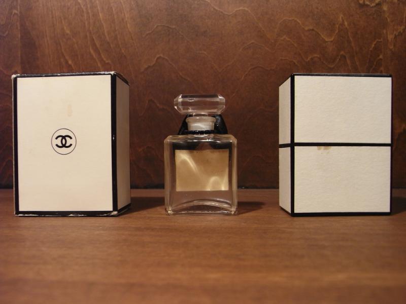 CHANEL N°5 香水瓶、ミニチュア香水ボトル、ミニガラスボトル、サンプルガラス瓶　LCC 0471（3）