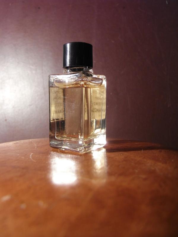 CHANEL CRISTALLE 香水瓶、ミニチュア香水ボトル、ミニガラスボトル、サンプルガラス瓶　LCC 0198（2）