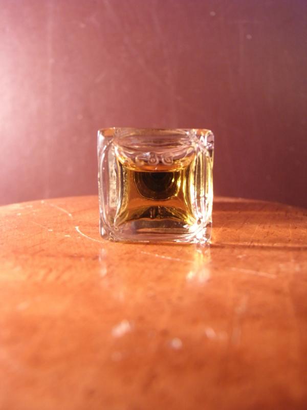 CHANEL N°5 香水瓶、ミニチュア香水ボトル、ミニガラスボトル、サンプルガラス瓶　LCC 0606（4）