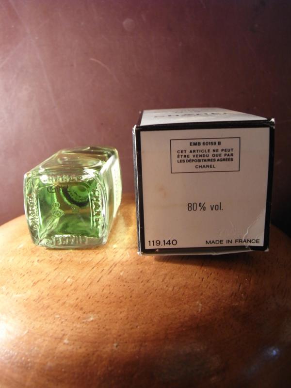 CHANEL N°19 香水瓶、ミニチュア香水ボトル、ミニガラスボトル、サンプルガラス瓶　LCC 0683（6）