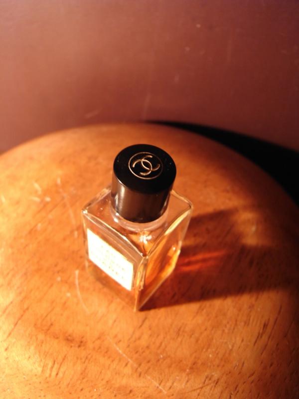 CHANEL N°5 香水瓶、ミニチュア香水ボトル、ミニガラスボトル、サンプルガラス瓶　LCM 4592（5）