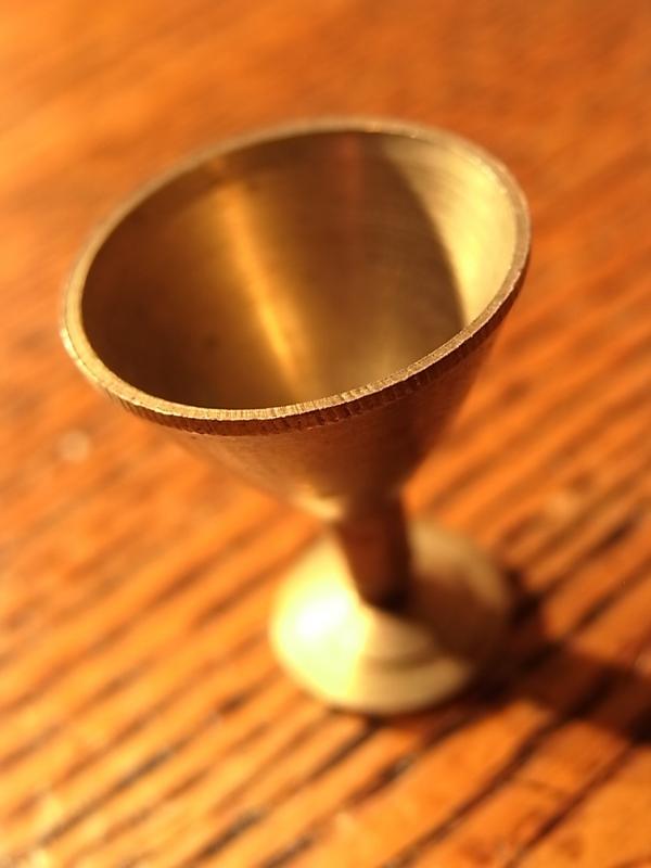 イタリア製真鍮カップ置物、ミニチュア杯、ドールハウス用小物　LCM 4511（4）