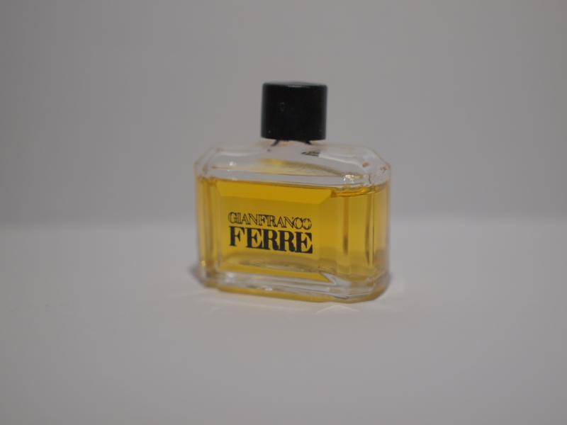GIANFRANCO FERRE/GIAN FRANCO FERRE香水瓶、ミニチュア香水ボトル、ミニガラスボトル、香水ガラス瓶　LCC 0317（2）
