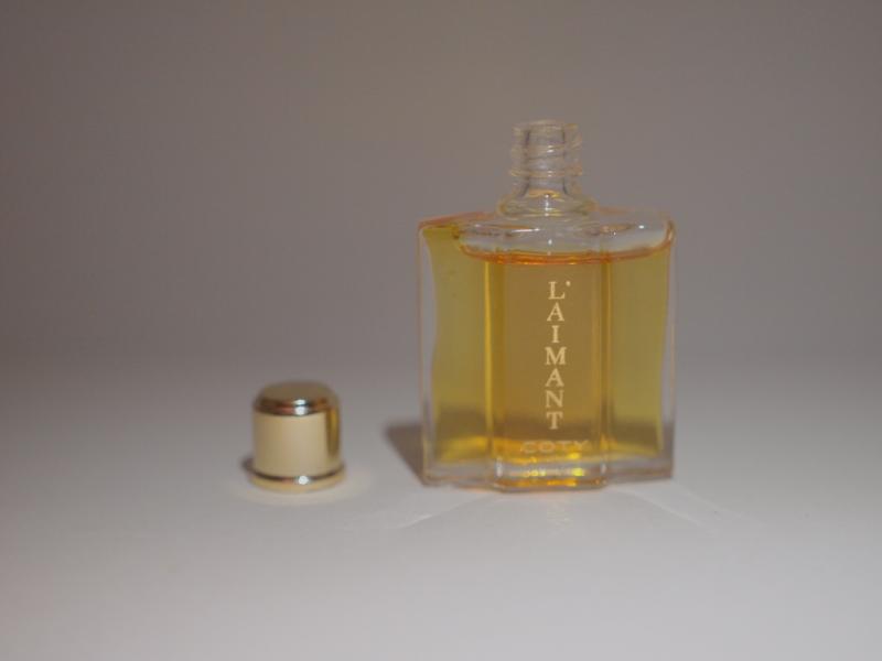 COTY/L'AIMANT香水瓶、ミニチュア香水ボトル、ミニガラスボトル、サンプルガラス瓶　LCC 0394（5）