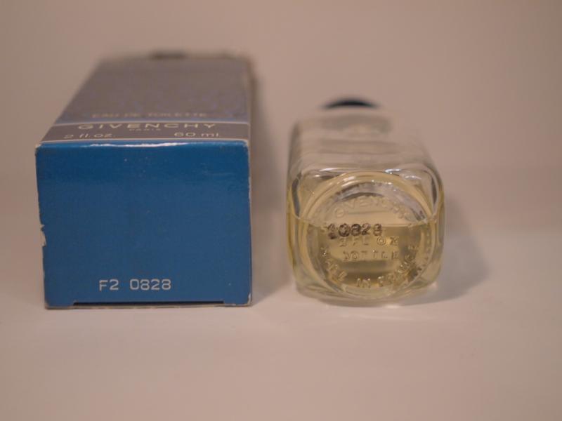 GIVENCHY/EAU DE GIVERNCHY香水瓶、ミニチュア香水ボトル、ミニガラスボトル、サンプルガラス瓶　LCC 0408（4）