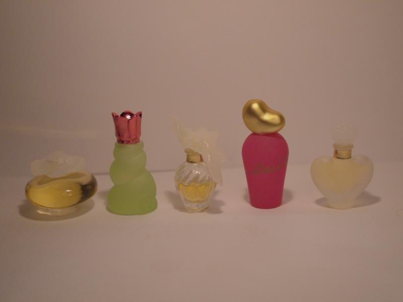 NINA RICCI香水瓶、ミニチュア香水ボトル、ミニガラスボトル、サンプルガラス瓶　LCC 0434（3）