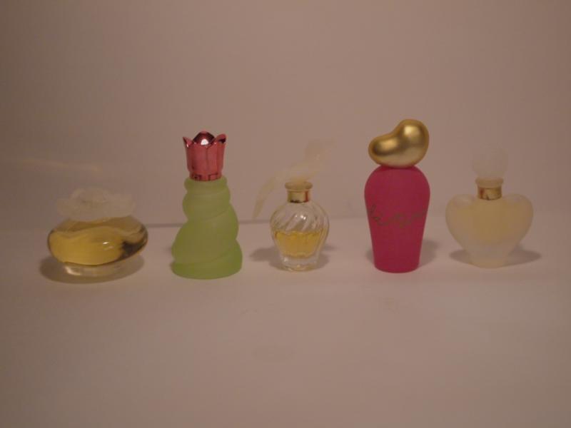 NINA RICCI香水瓶、ミニチュア香水ボトル、ミニガラスボトル、サンプルガラス瓶　LCC 0434（4）