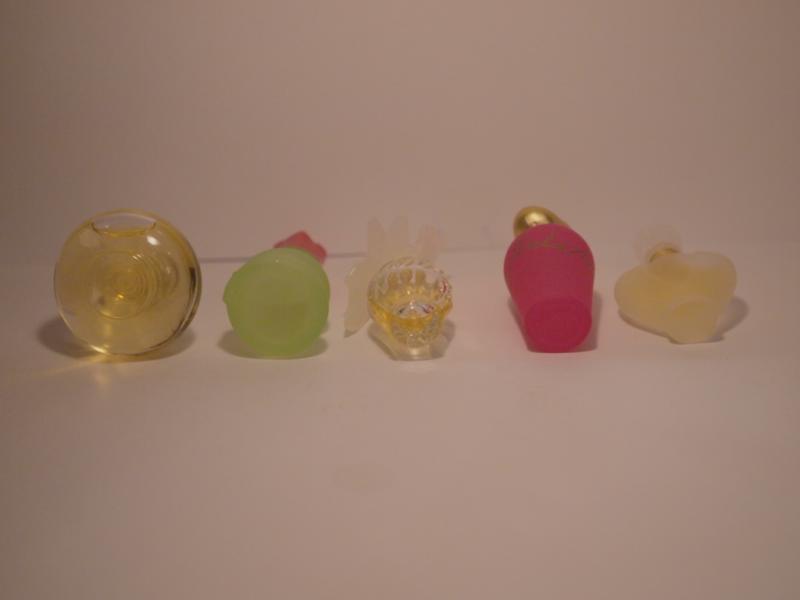 NINA RICCI香水瓶、ミニチュア香水ボトル、ミニガラスボトル、サンプルガラス瓶　LCC 0434（5）