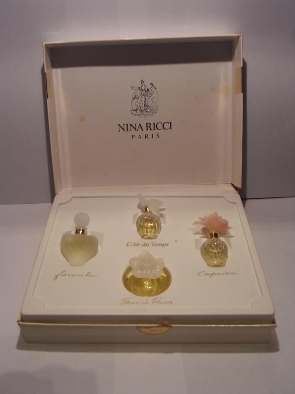 NINA RICCI香水瓶、ミニチュア香水ボトル、ミニガラスボトル、サンプルガラス瓶　LCC 0634（2）