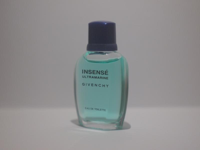GIVENCHY/Insensé Ultramarine香水瓶、ミニチュア香水ボトル、ミニガラスボトル、サンプルガラス瓶　LCC 0711（2）