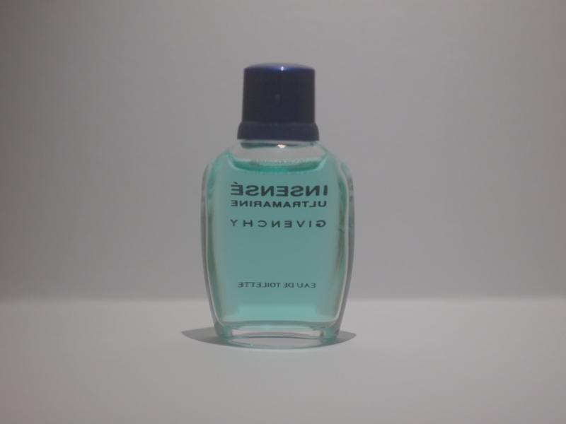GIVENCHY/Insensé Ultramarine香水瓶、ミニチュア香水ボトル、ミニガラスボトル、サンプルガラス瓶　LCC 0711（4）