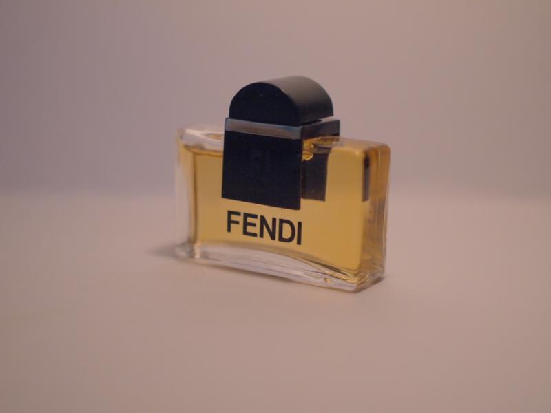 Fendi/Fendi(original)香水瓶、ミニチュア香水ボトル、ミニガラスボトル、香水ガラス瓶　LCM 4571（2）