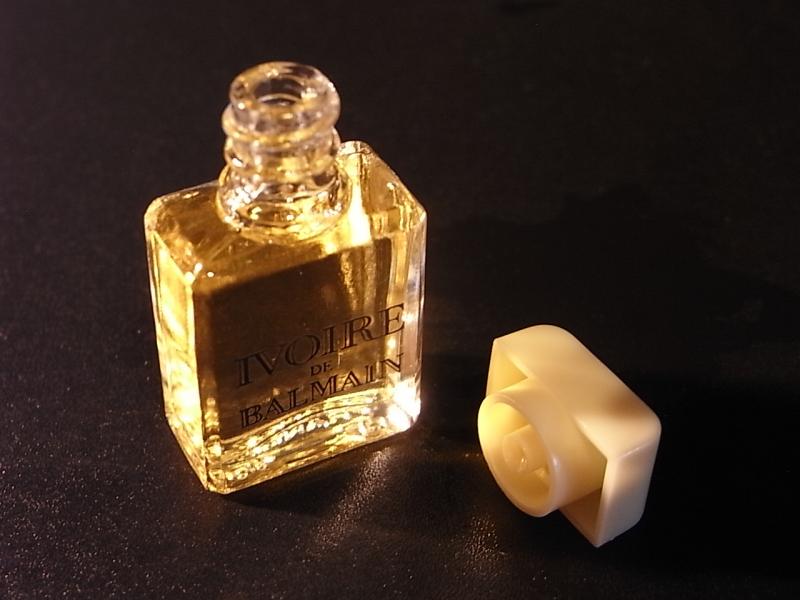 pierre BALMAIN/IVOIRE香水瓶、ミニチュア香水ボトル、ミニガラスボトル、サンプルガラス瓶　LCC 1130（4）