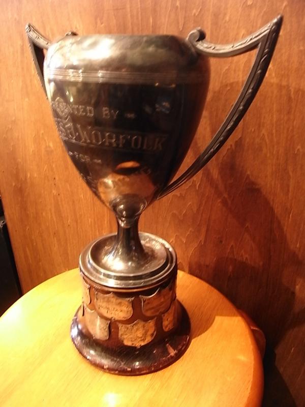 真鍮製トロフィー 1949年アンティーク優勝カップ　優勝杯　LCM 5844（2）
