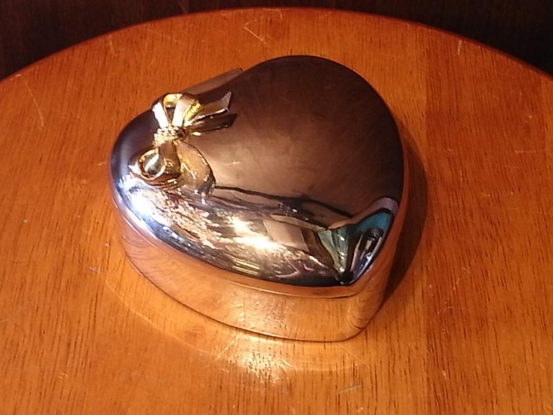 silver heart ribbon jewelry display case