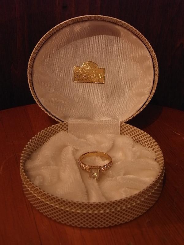 イタリア製白×ゴールド宝石箱、ジュエリーケース、リングディスプレイ、リングケース　BCM 0235（2）