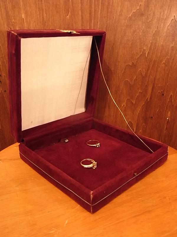 イタリア製赤宝石箱、レトロジュエリーケース、ジュエリーディスプレイ　BCM 0244（2）