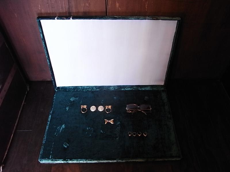 イタリア製緑ベルベット宝石箱、レトログリーンジュエリーケース、ジュエリーディスプレイ　BCM 0253（3）