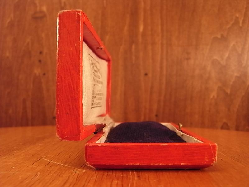 イギリス製赤色ジュエリーケース、レッドベルベット宝石箱、ベッチンジュエリーディスプレイ　LCM 6452（5）