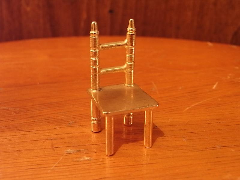 真鍮椅子置物、ミニチュアサイドチェア、ドールハウス小物、テラリウム小物　LCM 6209（2）