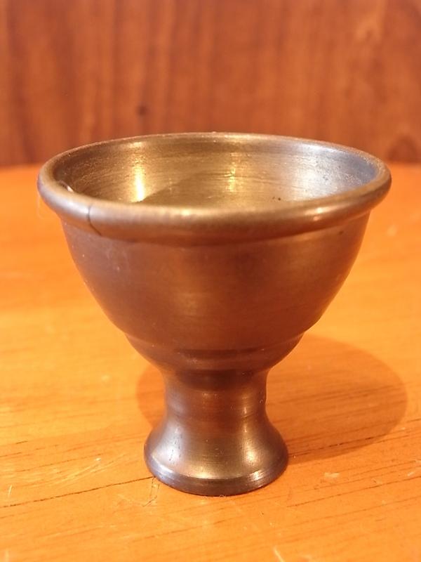 イタリア製真鍮カップ置物、ミニチュア杯、ドールハウス用小物、テラリウム小物　LCM 6499（2）