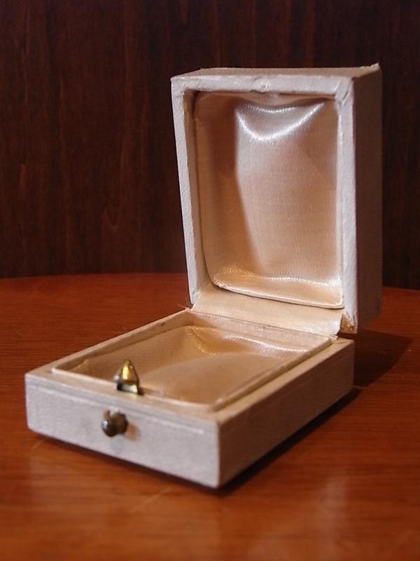 イギリス製ホワイトジュエリーホルダー、白い宝石箱、ジュエリーディスプレイ　LCM 6789（2）
