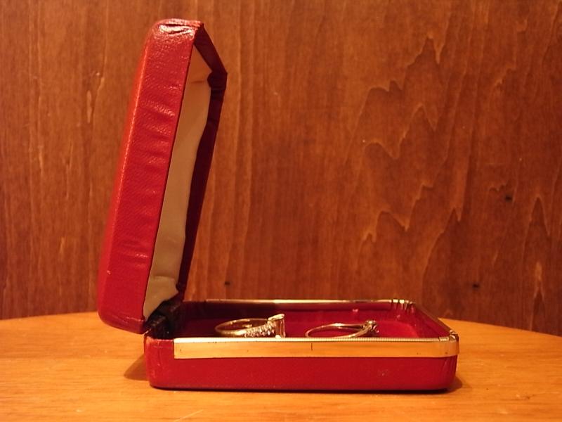イタリア製レッドジュエリーホルダー、赤宝石箱、ジュエリーディスプレイ　LCM 6869（4）