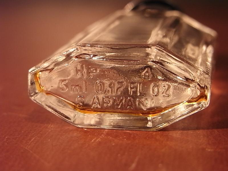 GIORGIO ARMANI/ARMANI香水瓶、ミニチュア香水ボトル、ミニガラスボトル、サンプルガラス瓶　LCC 1216（5）