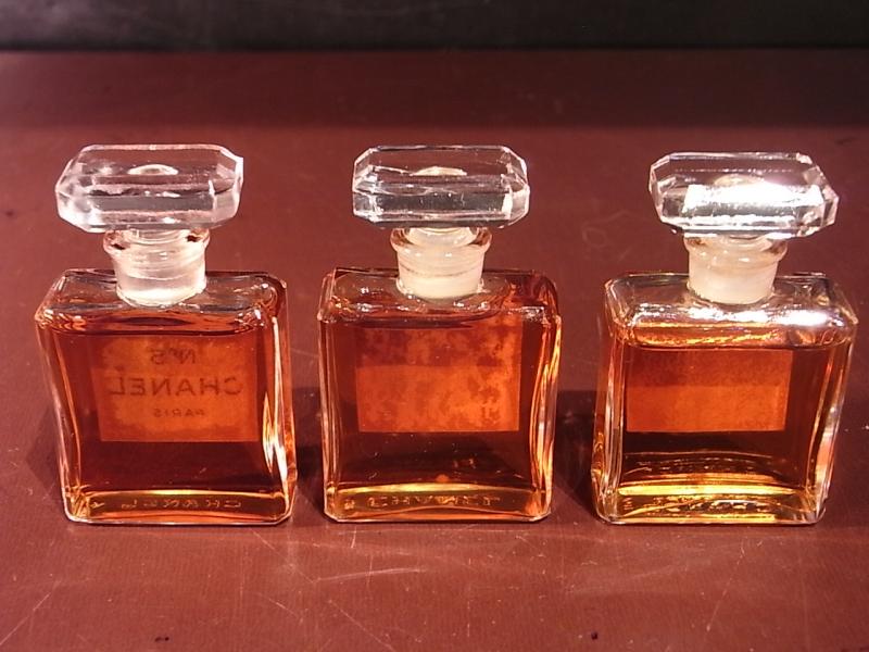 CHANEL N°5 香水瓶、ミニチュア香水ボトル、ミニガラスボトル、サンプルガラス瓶　LCC 1178（5）
