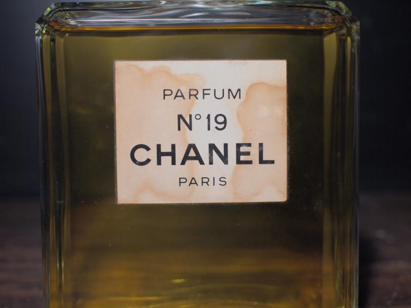CHANEL N°19 香水瓶、香水ボトル、ガラスボトル、サンプルガラス瓶　LCC 0924（5）