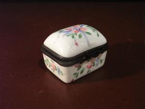 English white ribbon case