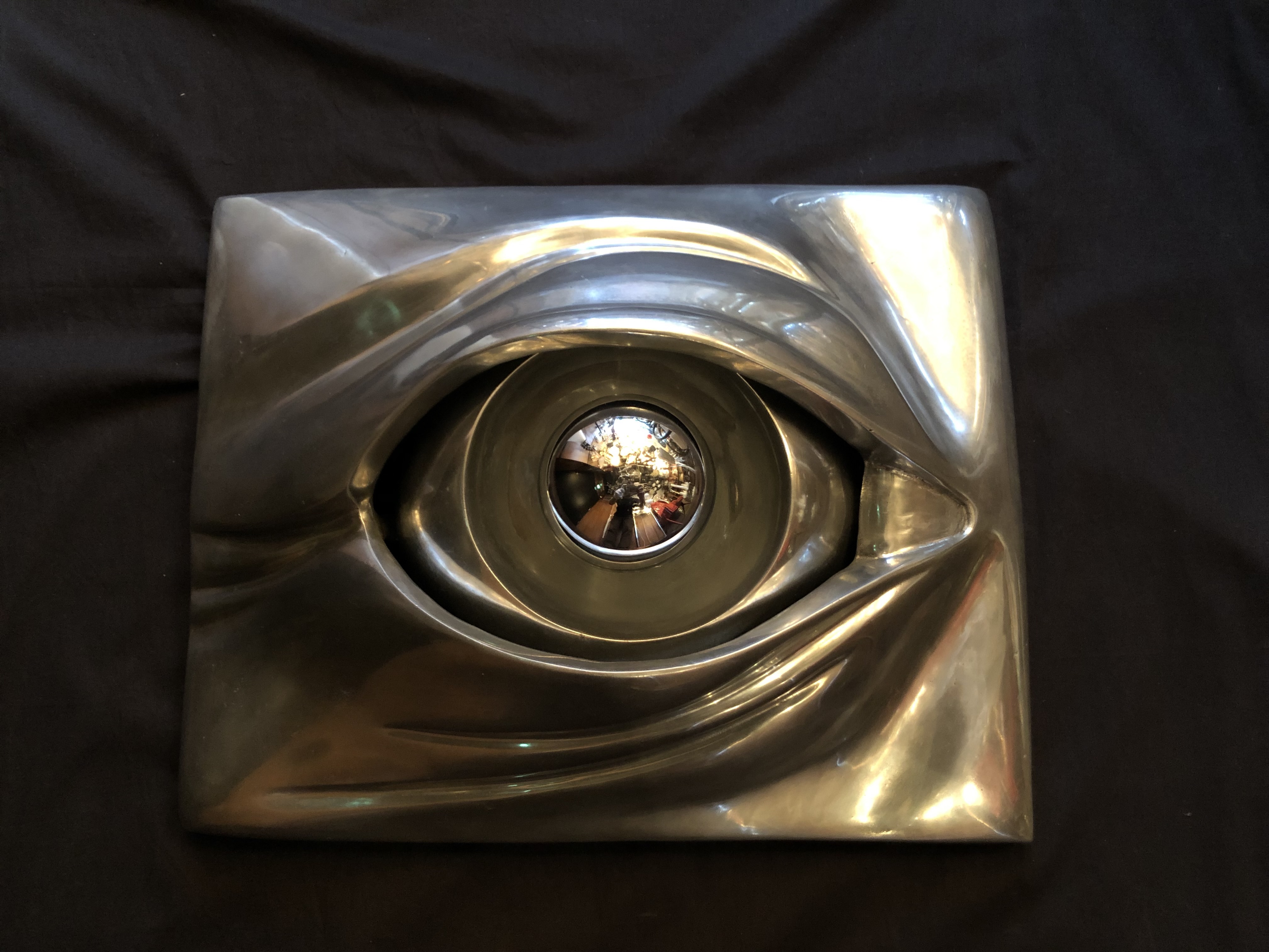 Lighting sculpture eye