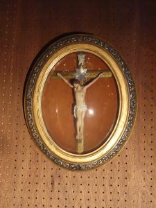 Italian crucifix in oval frame
