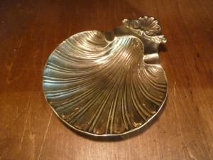 Shell ashtray