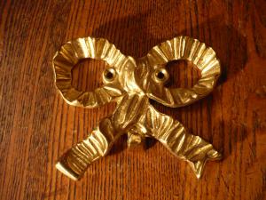 Italian brass ribbon hook