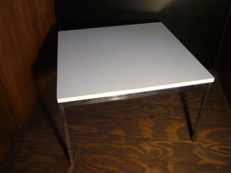 Knoll end table