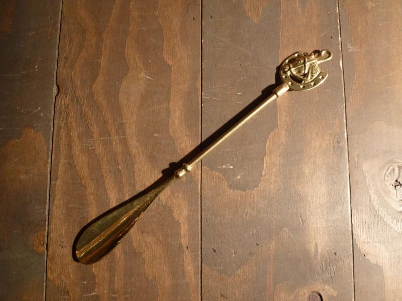 Brass shoehorn