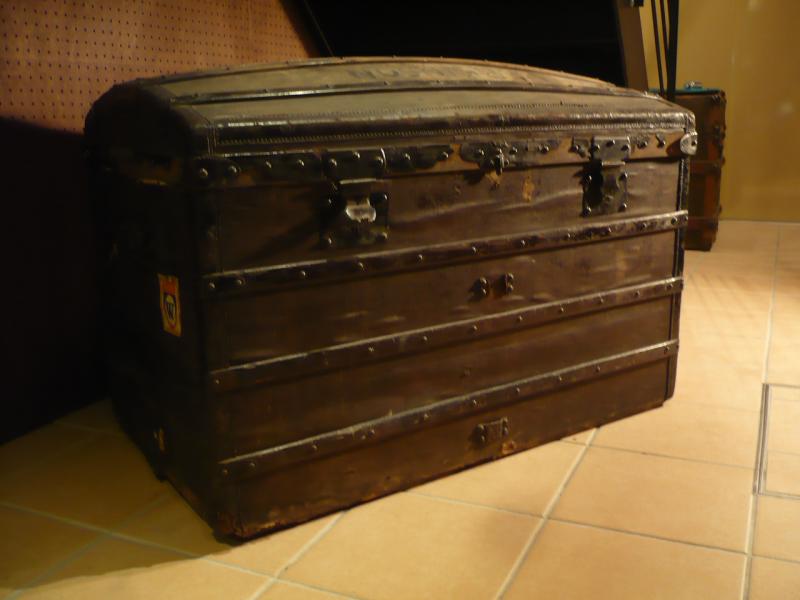 French trunk box