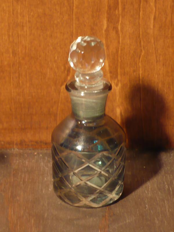 ボヘミアングリーンカットガラス香水ビン　LCM 3084（5）