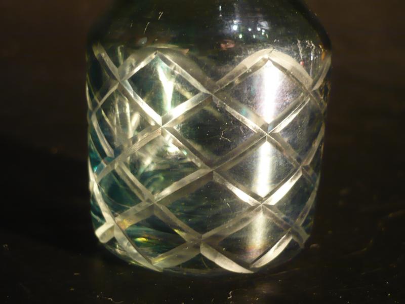 ボヘミアングリーンカットガラス香水ビン　LCM 3084（6）