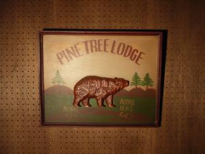 PINE TREE LODGE wall ornament