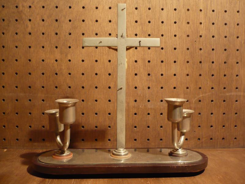 宗教用品、置物（シルバークロススタンド、置型の十字架燭台つき）　LCJ 0482（4）