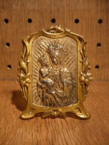 Italian maria icon stand