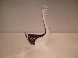 Murano white & burgundy flecks bird art glass