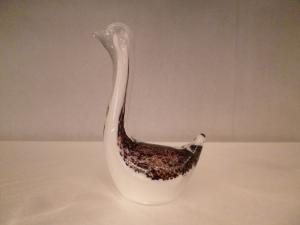Murano white & burgundy flecks bird art glass