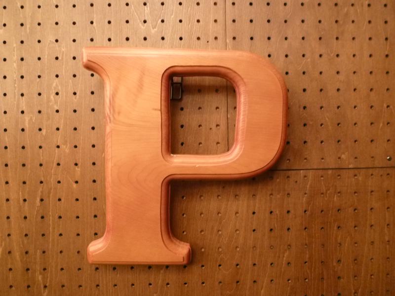 wood ”P” sign wall ornament