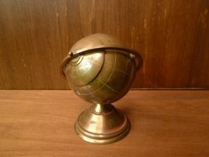 Globe ashtray